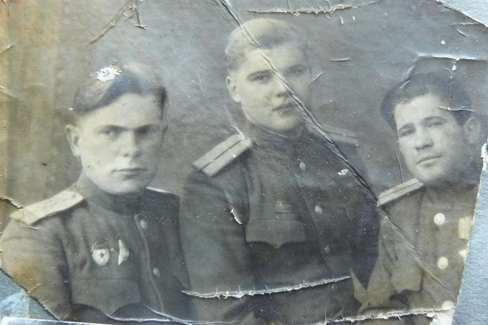 Шихалев Александр Степанович с боевыми друзьями